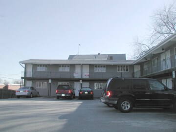 Building Photo - 6 Redden Ave
