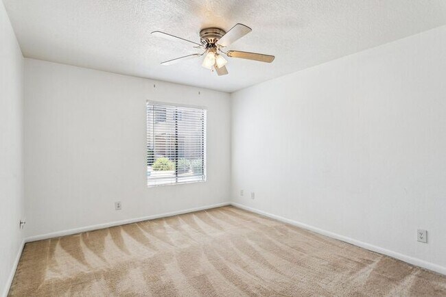 Building Photo - 5995 N 78th St