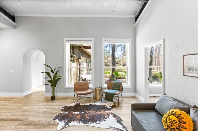 Building Photo - 25400 Pine Ridge Rd