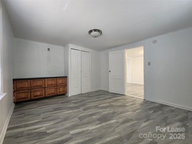 Building Photo - 714 S Harding Ave
