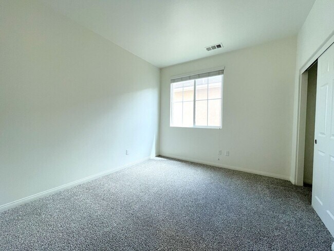 Building Photo - Two-Story 4-Bedroom Condo In Montclair's G...