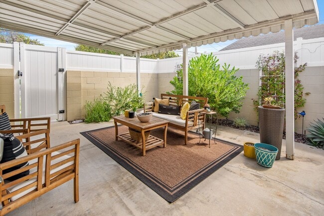 Building Photo - Bungalow In Huntington Beach