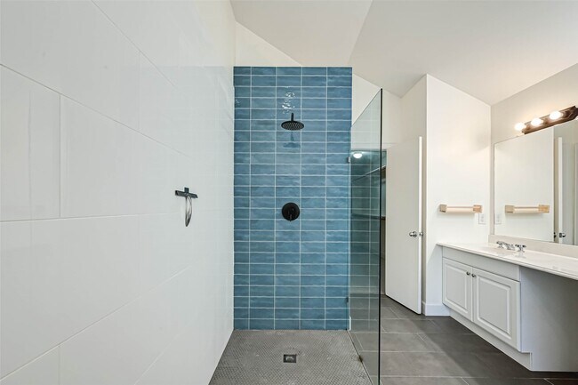 Building Photo - 11315 S Main St