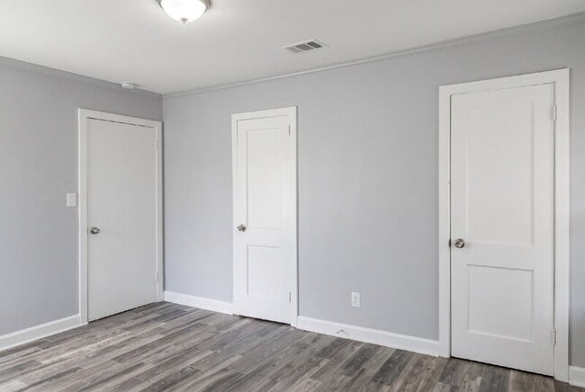 Building Photo - 352 Adams St