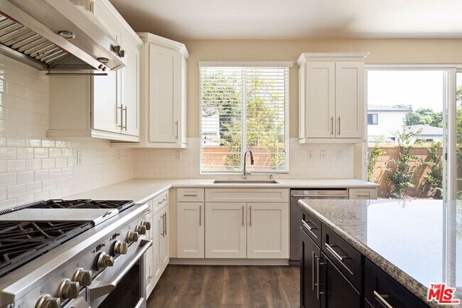 Building Photo - 5929 Spelthorne Ln