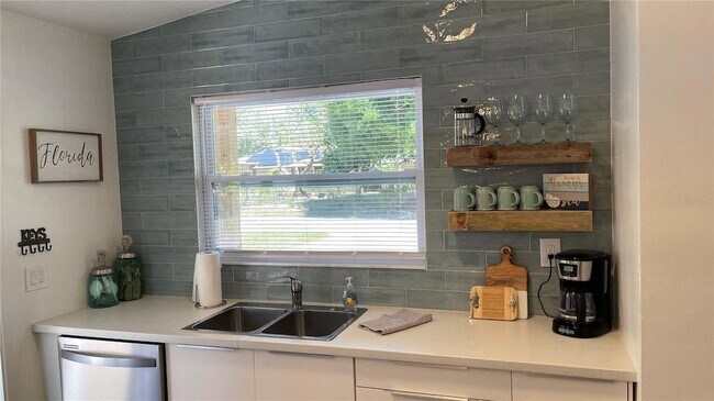 Building Photo - 2504 S Milmar Dr