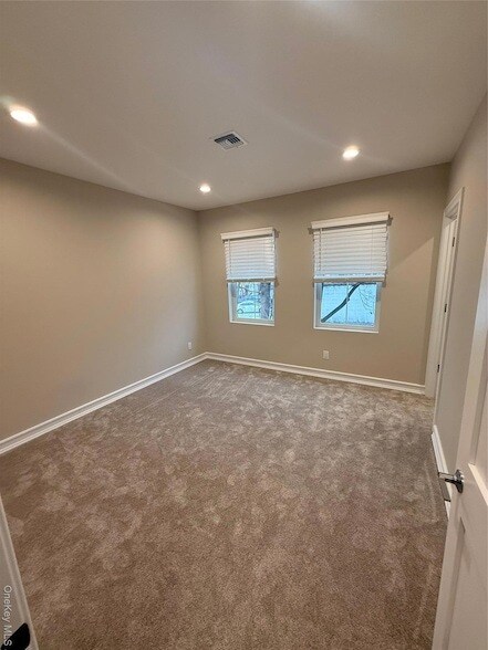 Building Photo - 122 Greenwich Ave