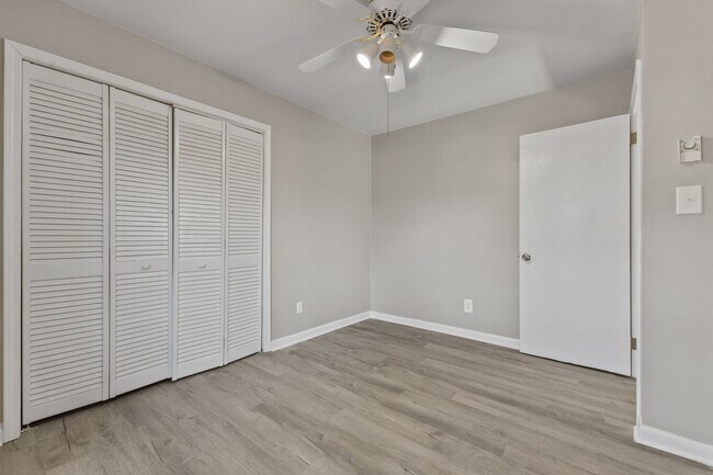 Building Photo - Welcome to the 3 Bed 2 Bath in Fayetteville