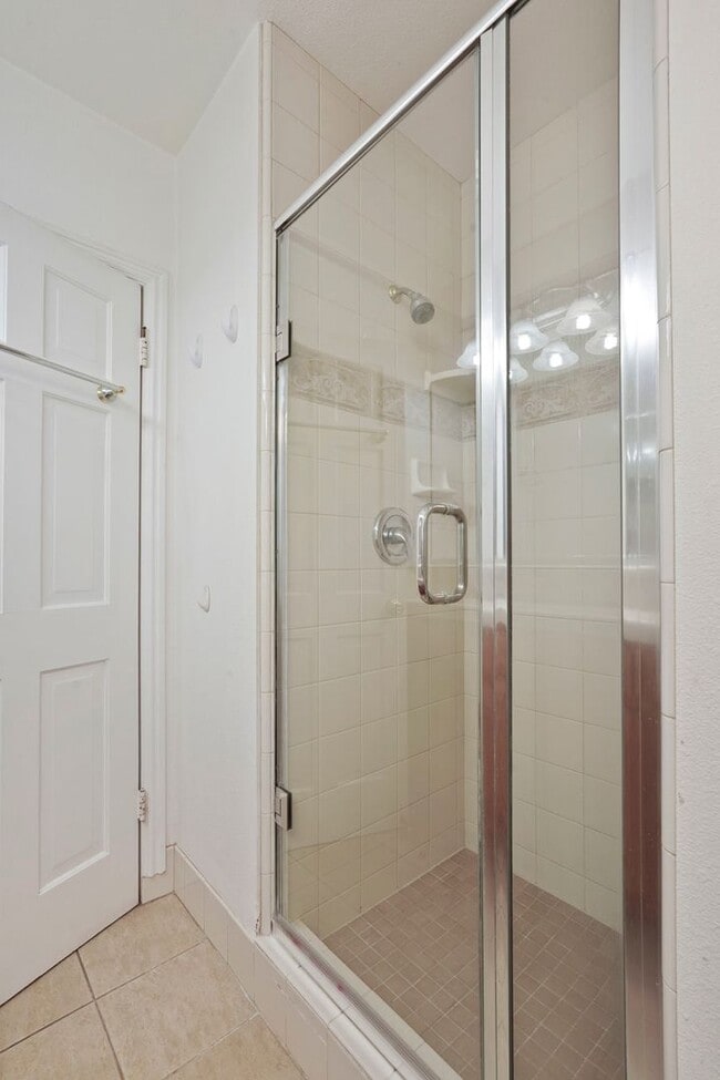 Building Photo - FREE JULY RENT SPECIAL! Beautiful 4 Bed/2 ...