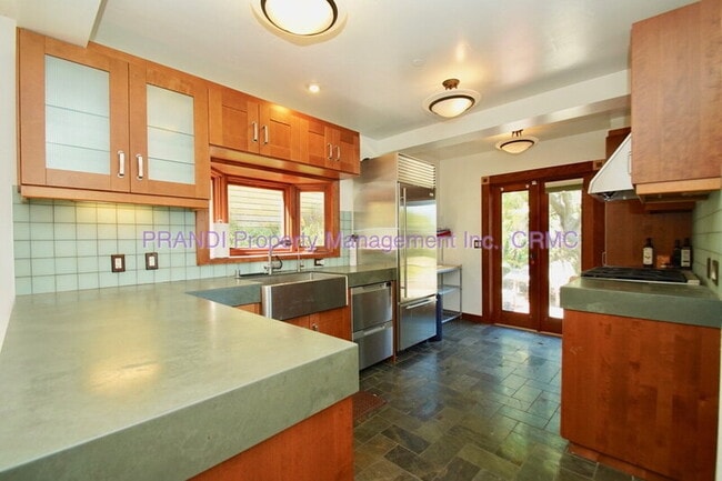 Building Photo - 63 Glen Dr