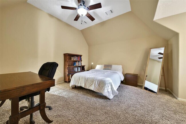Building Photo - 1 Greenridge Forest Ct