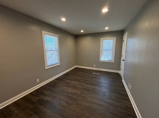 Building Photo - 703 N Alpine Rd