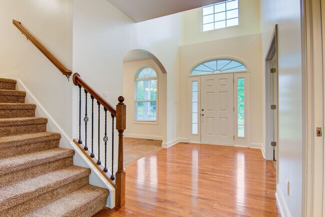 Building Photo - Charming 4 Bed, 3.5 Bath Modern Farmhouse on Expansive Land – Prime Location!