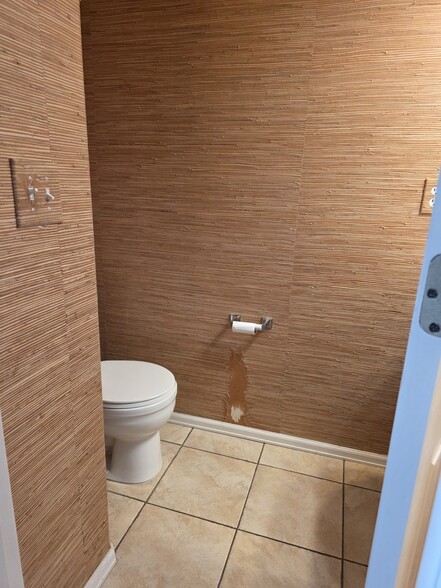 Downstairs toilet - 3417 Grey Owl Point