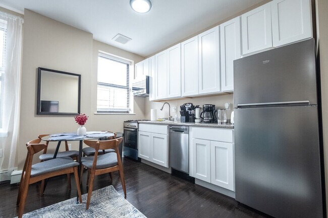 Building Photo - 247 W 113th St