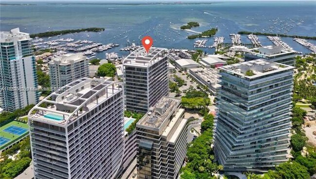 Building Photo - 2655 S Bayshore Dr