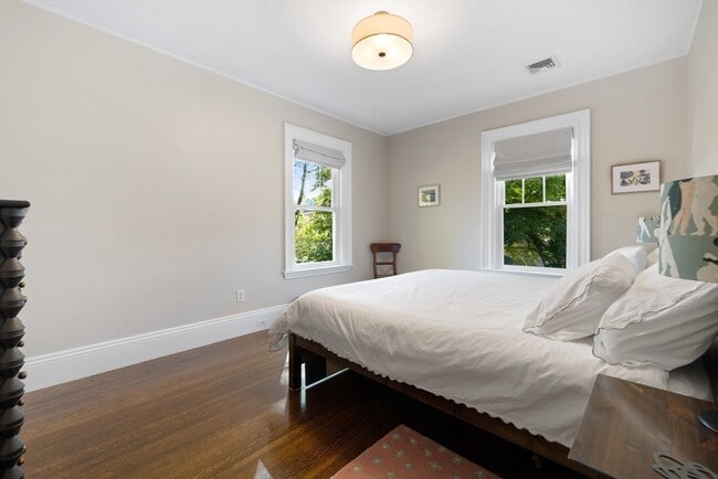 Building Photo - 90 Maple Pl