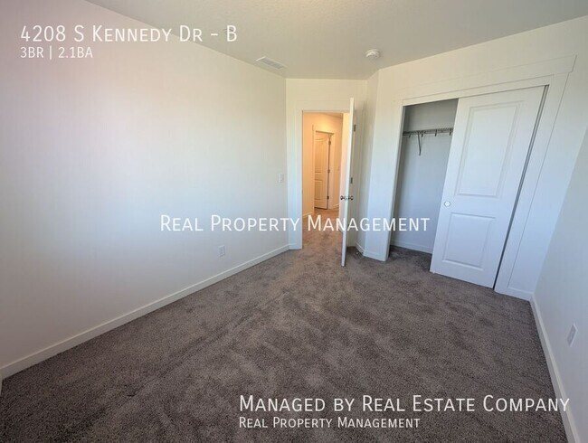 Building Photo - 4208 S Kennedy Dr
