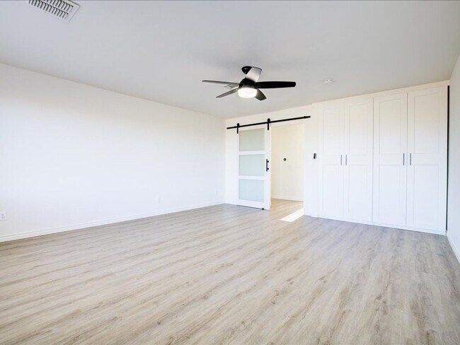 Building Photo - ** WOW $500.00 OFF FIRST FULL MONTHS RENT ...