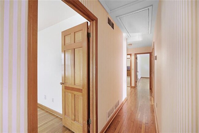 Building Photo - 835 Tranquil Dr