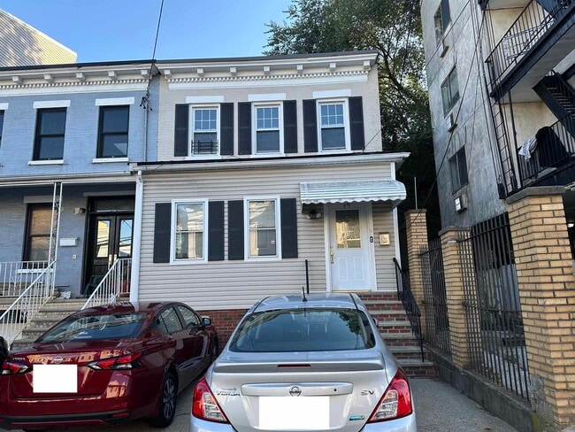 Primary Photo - 49 Poplar St