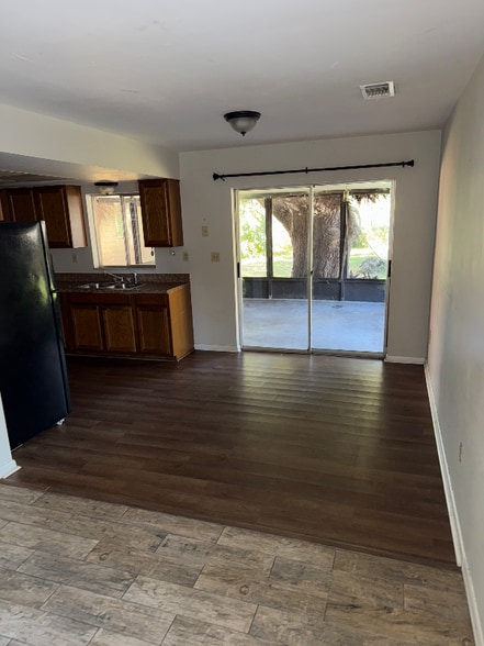 Building Photo - 68 Hardee St