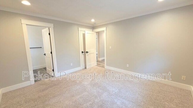 Building Photo - 1331 NE Gilmax Ln