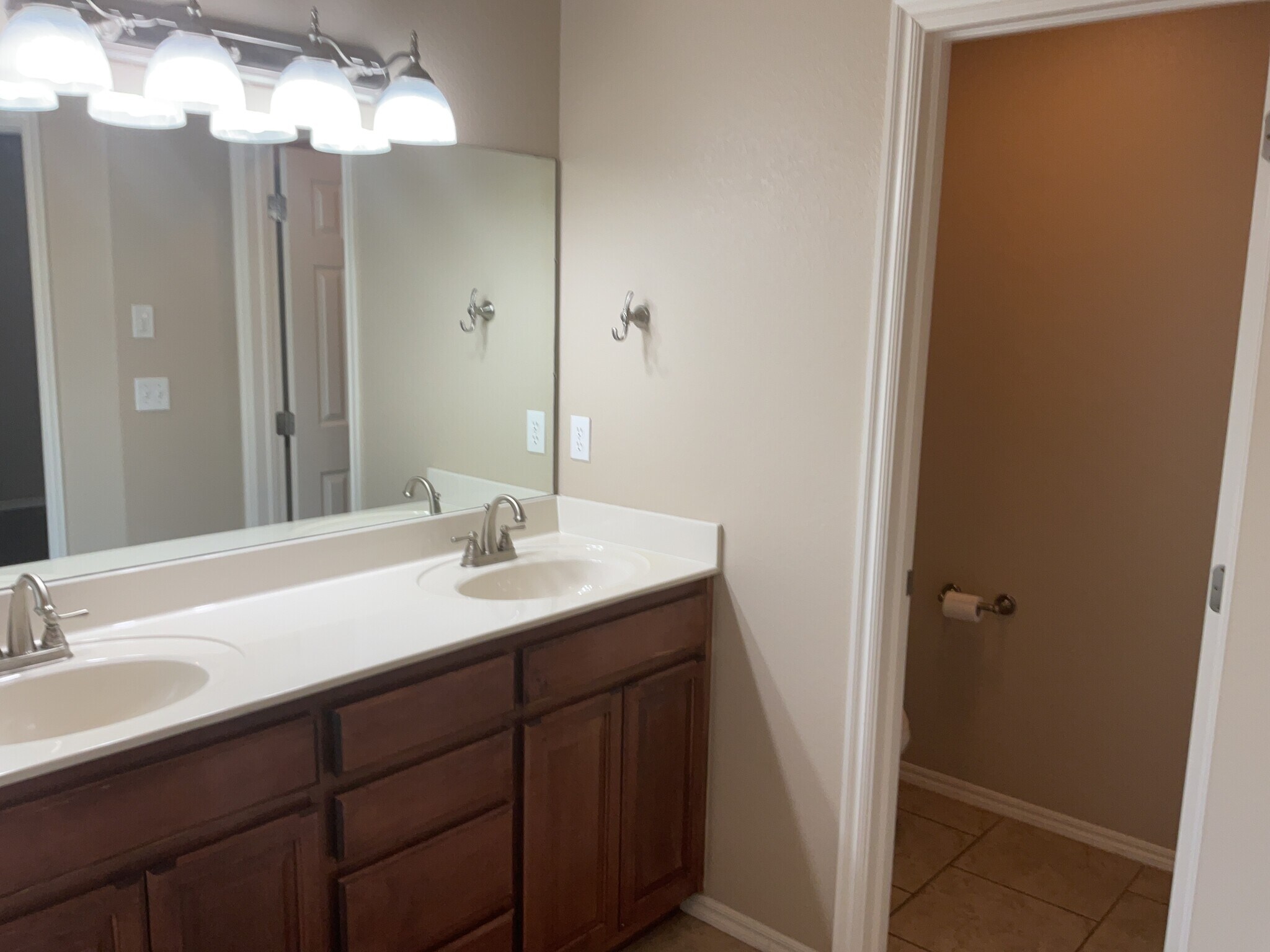 Building Photo - 4560 S 204th E Ave