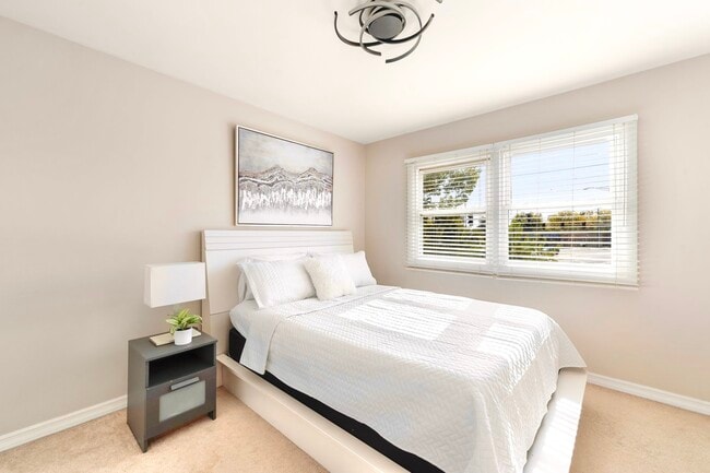 Building Photo - 1211 Diane Ln