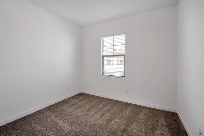 Building Photo - Like Brand New Luxurious Modern 3 Bedroom ...