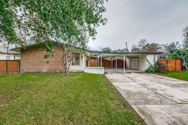 Primary Photo - MID-CENTURY MODERN IN BEL MEADE