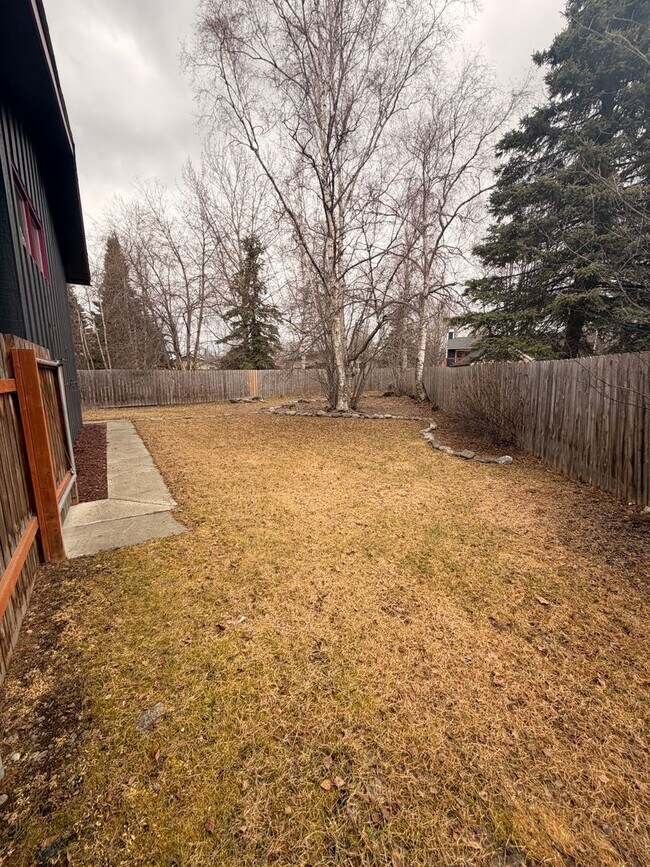 Building Photo - A beautiful and spacious (4) Bedroom home has what you need!