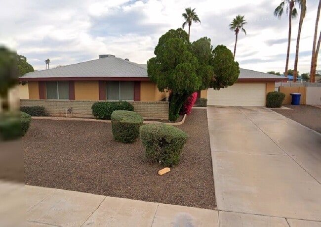 Primary Photo - 4 BEDROOM, 2 BATH TEMPE HOME WITH 2 CAR GA...