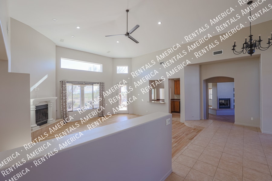 Building Photo - 14731 E Dixileta Dr