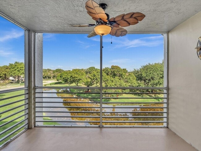 Building Photo - 9470 Poinciana Pl