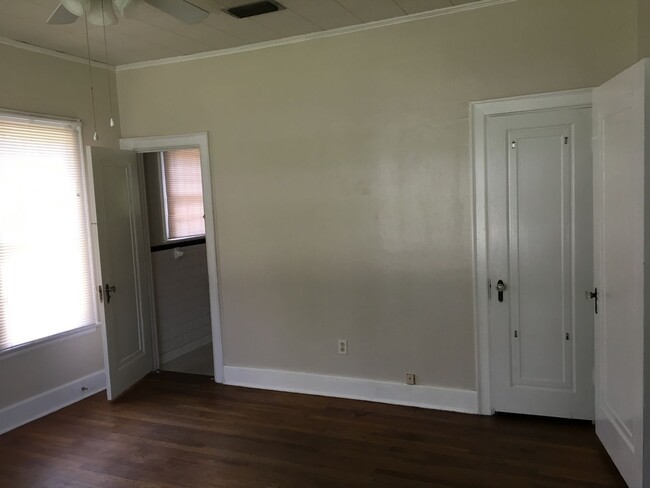 Building Photo - Beautiful 3 Bedroom House Near Campus