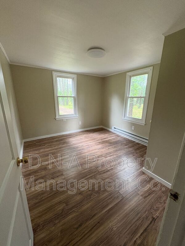 Building Photo - 307 Cabin Ln