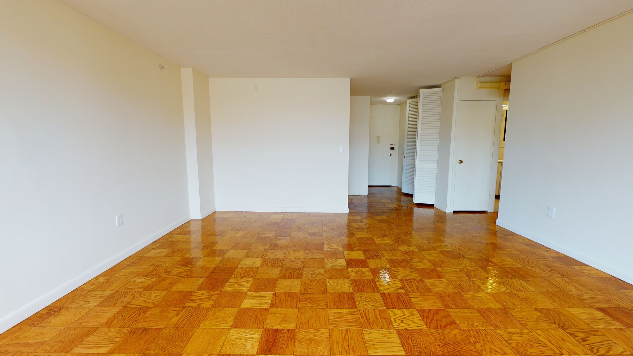 Building Photo - 10 Monmouth Ct
