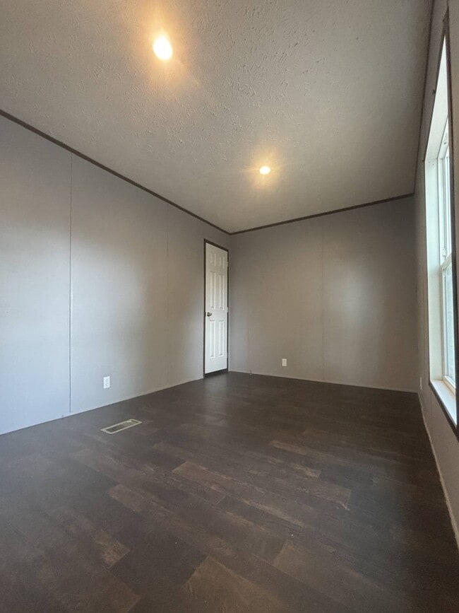 Building Photo - 3150 Plateau Dr