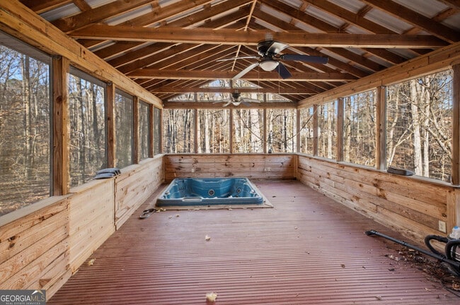 Building Photo - 140 Maple Pl