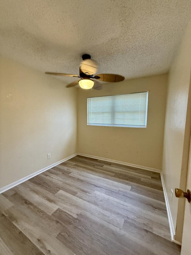 Building Photo - 4 bedroom in Jacksonville FL 32210