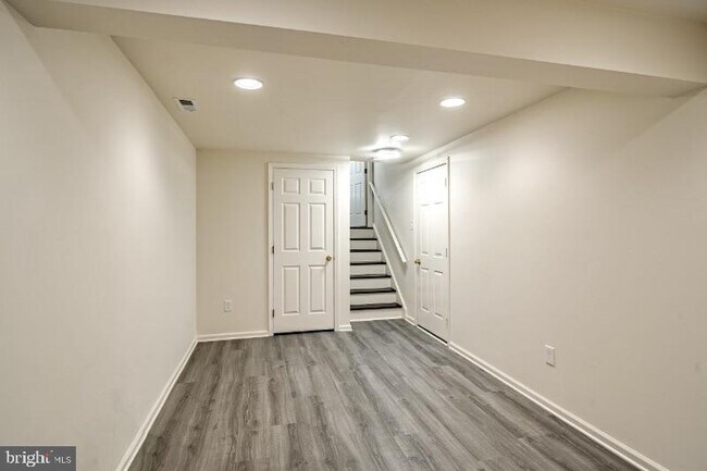 Building Photo - 609 Hamilton St