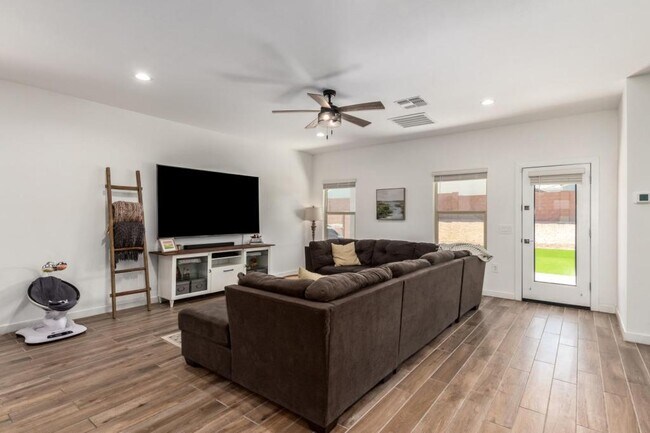 Building Photo - 12796 E Giada Dr