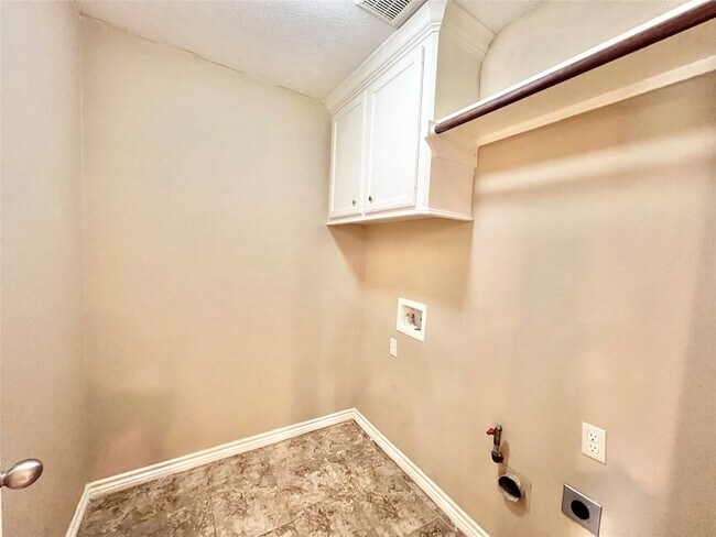 Building Photo - 7017 Caldwell St