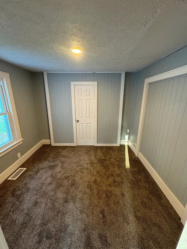 Building Photo - 3 Bed / 1.5 Bath – Front Porch, Garage & Large Backyard in Canton!