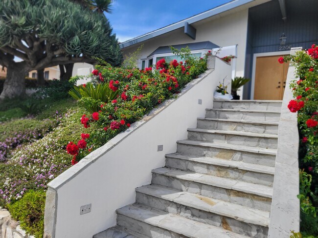 Building Photo - 2206 W Paseo del Mar