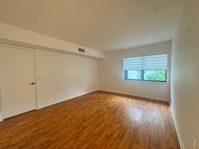 Building Photo - 2018 SW 29th Ct