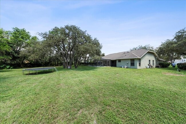 Building Photo - 211 Forest Wood Ct