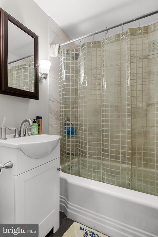 Building Photo - 339 Comly Ave