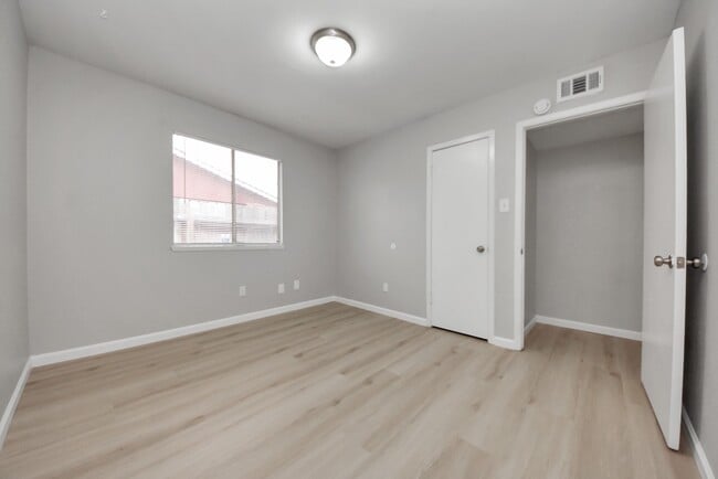 Building Photo - 3030 Ciderwood Dr